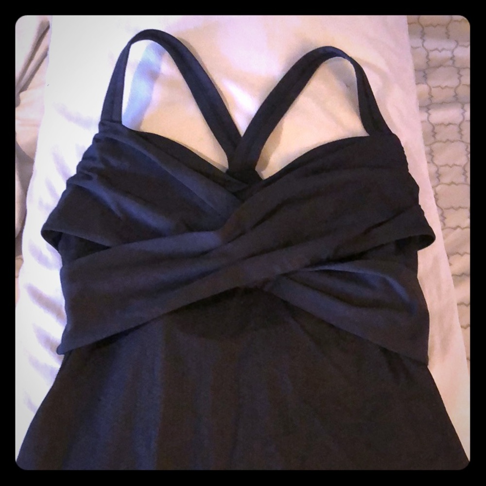 Black lululemon tank top.
